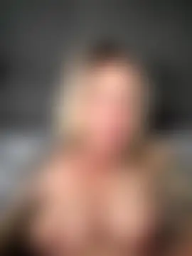 blondebitch2's Live Sex Cam Show