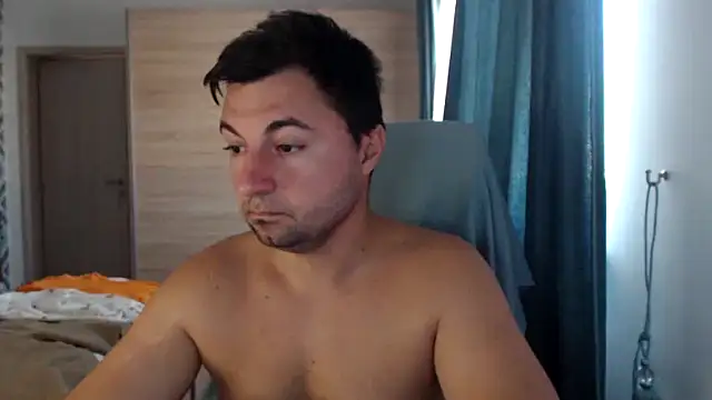 Pokazy przed seks kamerką na żywo – HankMalone