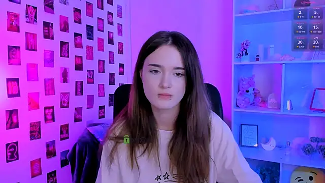 Seks show uživo modela liana_kisses na kameri