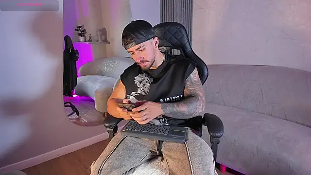 Seks show uživo modela Brad_Summer na kameri