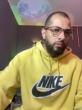 magnumchris Секс шоу на живо пред камера