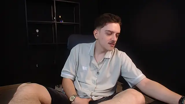 Seks show uživo modela FelixStarkk na kameri