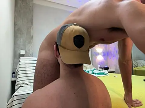 Živá kamerová sex show CasadoLutadorBigStuds