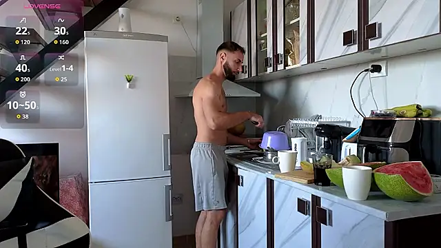 Seks show uživo modela RyanStorm_ na kameri