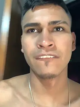 Seks show uživo modela Emiliano_Reyes na kameri
