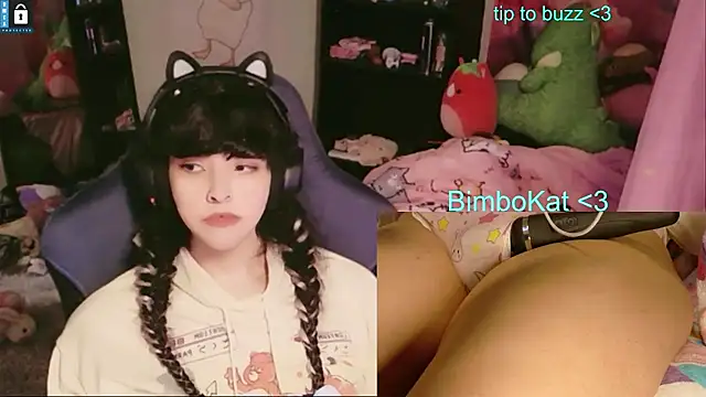 הופעת סקס קאם בשידור חי של BimboCat