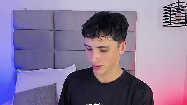 Živá kamerová sex show JoshClaarktt
