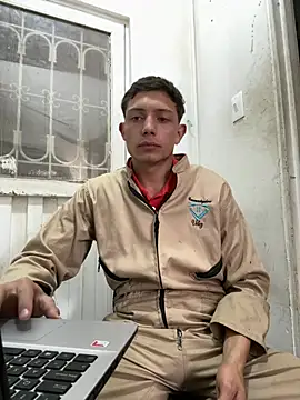 הופעת סקס קאם בשידור חי של santiObrero