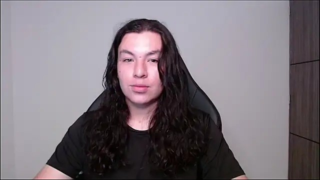 Yigolo__ – Naživo kamerová sex šou 