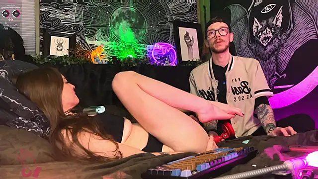 Seks show uživo modela webzandkordz na kameri