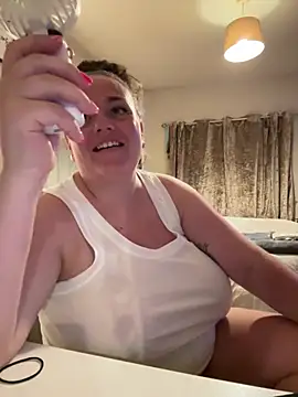 Show de cámara de sexo en directo de Bustygem_