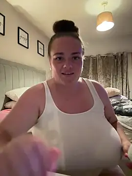 Show de cámara de sexo en directo de Bustygem_