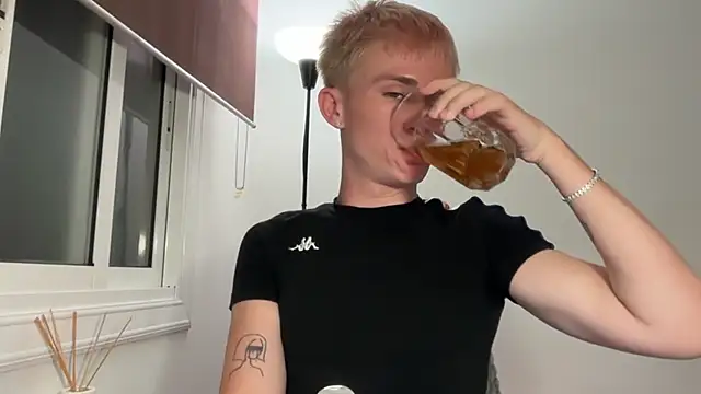 twiinknico élő szexkamerás műsora