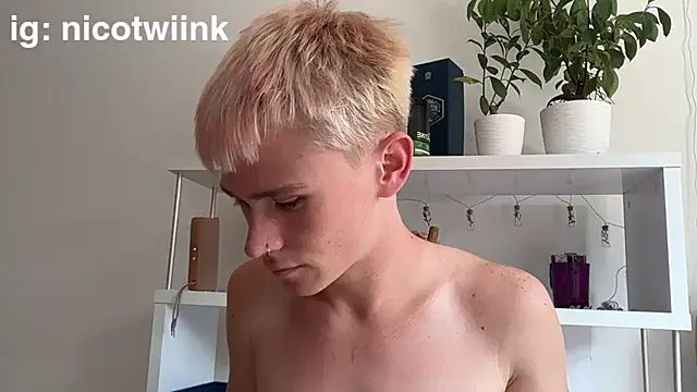twiinknico: απευθείας σέξι σόου στην κάμερα