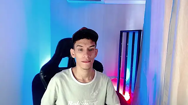 Pokazy przed seks kamerką na żywo – YorYo_hot