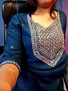 aditi_1 (Ask my age) - Oily boobs