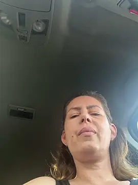 uber_babe (F mature) - I am driving with my boobs out