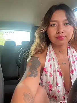 amanda-medrano1 (F young) - Top off in mi car