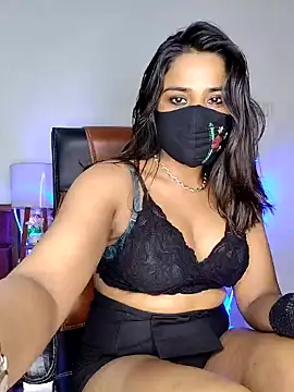 Webcam Model (Black-Pearll) is live