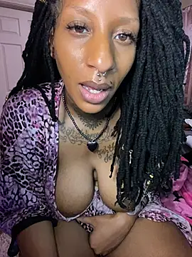 Webcam Model (Cherrireddoll) is live