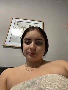 imlindapink (F teen) - Get naked + zoom pussy hole + fingering