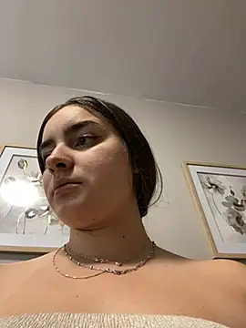 imlindapink (F teen) - Get naked + zoom pussy hole + fingering