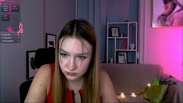 playful_sophie (G teen) - naked boobs