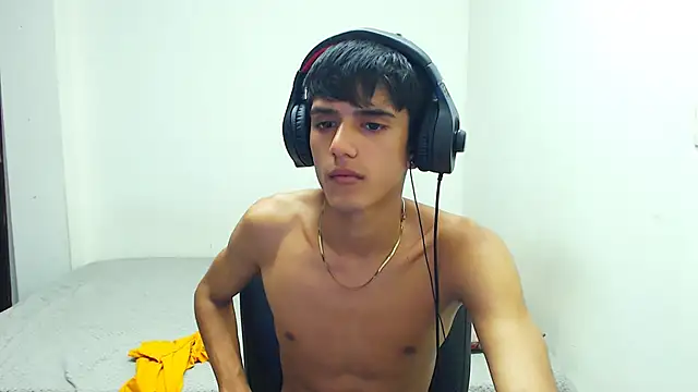 cris_curry (M twink) - show masturbation x5 minutes :)