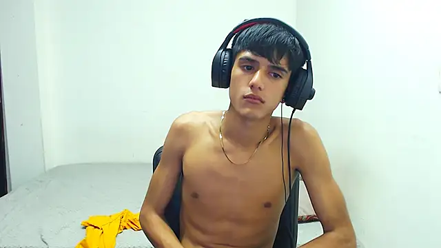 cris_curry (M twink) - show masturbation x5 minutes :)