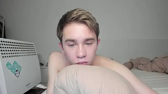 boris_beautifulass (M twink) - fuck my ass dildo