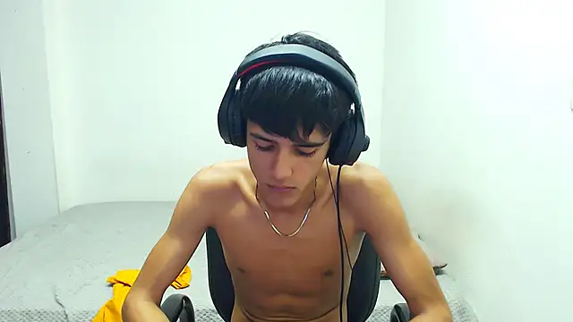 cris_curry (M twink) - show masturbation x5 minutes :)