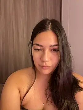 latina_vanessa (F young) - Take off top