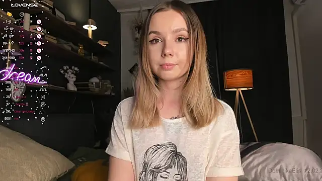 dominikaelis (F teen) - Twerking and teasing with panties