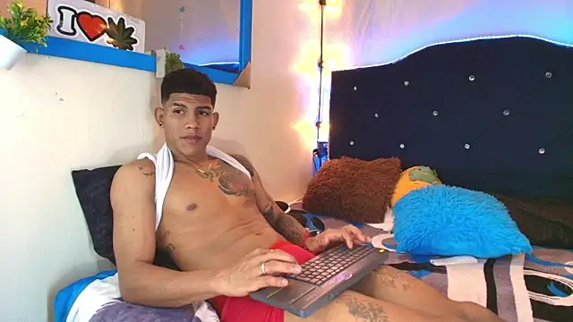 damian_latinxxx (M twink) - No clothes