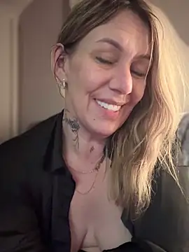 Meet Stripchat blondebitch2