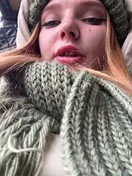 ammyhot (F young) - Nipple clips in public 5 min 🔥