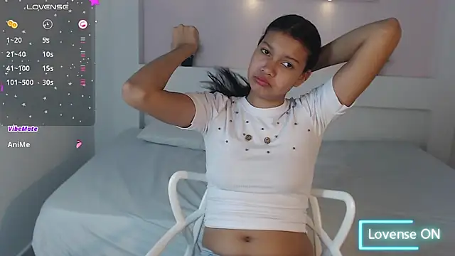 selenafox6 (F teen) - Show tits