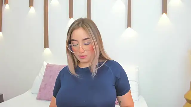 antonella_cutie_ (F young) - Massage in my tits💗