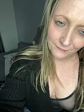 honeybluex (F milf) - Last tipper toy control 2 mins