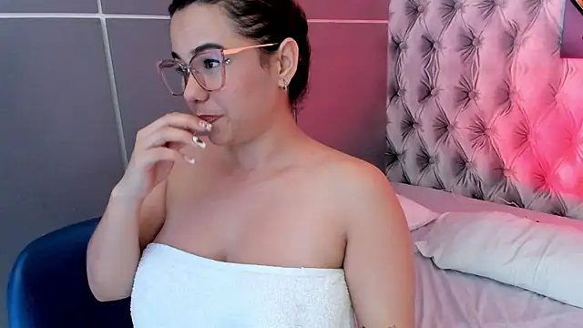 krystalmoss - Krystalmoss's free webcam - UK Sex Cams