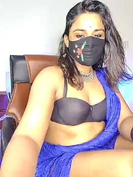 Webcam Model (Black-Pearll)  is live.Free join now!