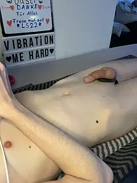 secret_dream415 (M twink) - Schön feucht machen mit Gleitgel 😈🥵😏