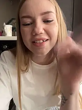 aniemiller (F teen) - 1 finger in my pussy😏