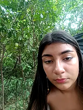 sweet-virgin-pussy (F teen) - cum in the garden