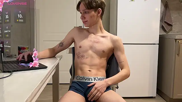 gay_boyss (M twink) - flash dick