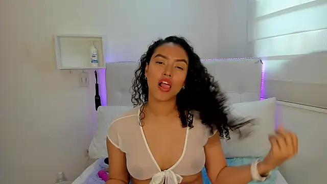 wild_moana - Wild_moana's free webcam - UK Sex Cams