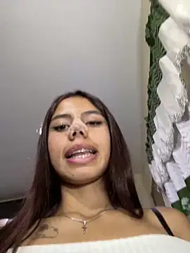 Laura-Khalifa webcam