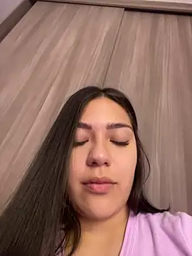 latina_vanessa (F young) - Play with tits