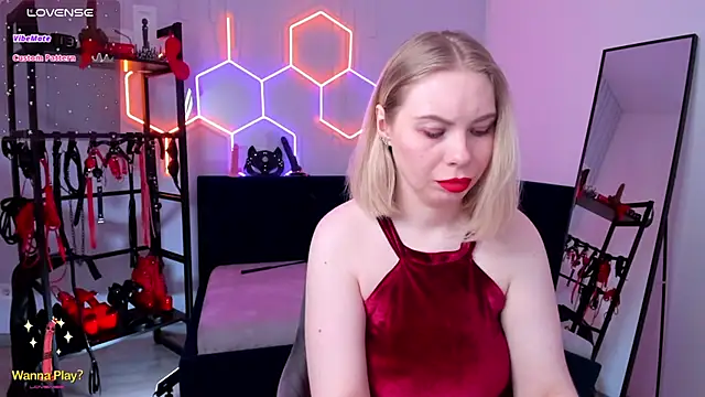 mary_blonde (F young) - Eye contact and lips teasing