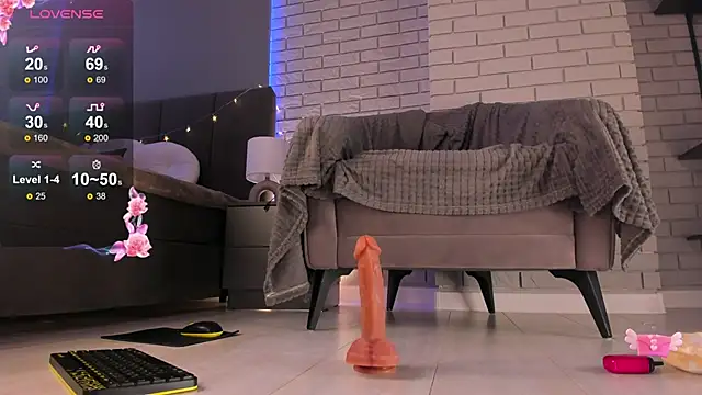 leslie_999 (Ask my age) - RIDE DILDO HARD N FAST